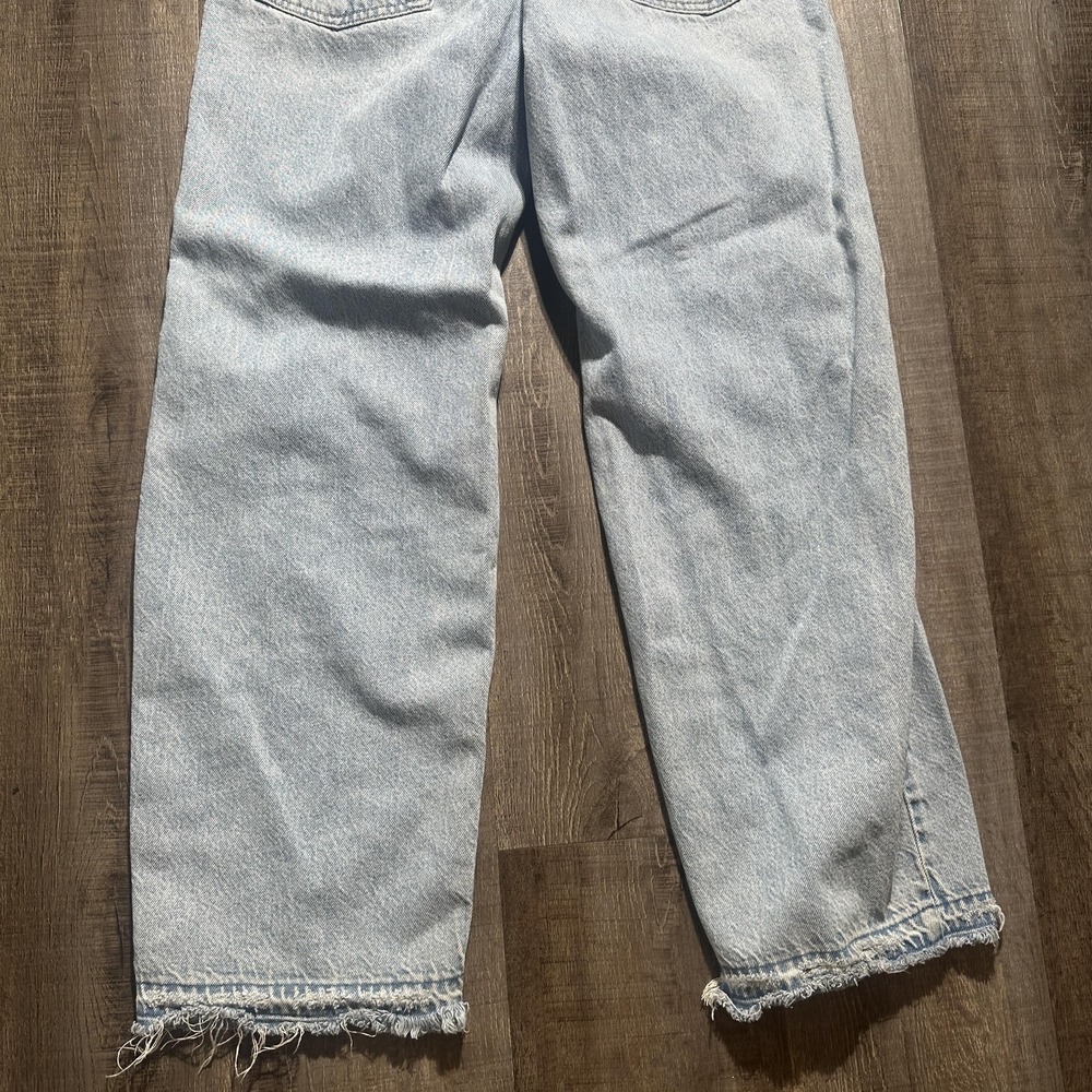 Levis Premium Baggy Dad Jeans Womens 26x30 Light Wash Distressed Ripped Raw Hem - Picture 10 of 16